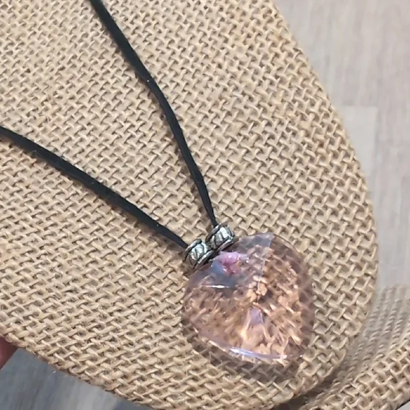 Elegant Black and Pink Heart Pendant Necklace - Picture 2 of 7